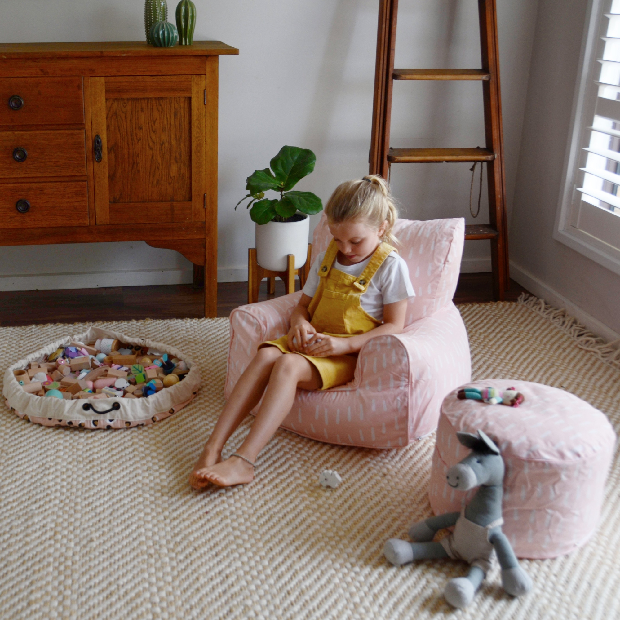 Raindrops Bean Chair - Pink